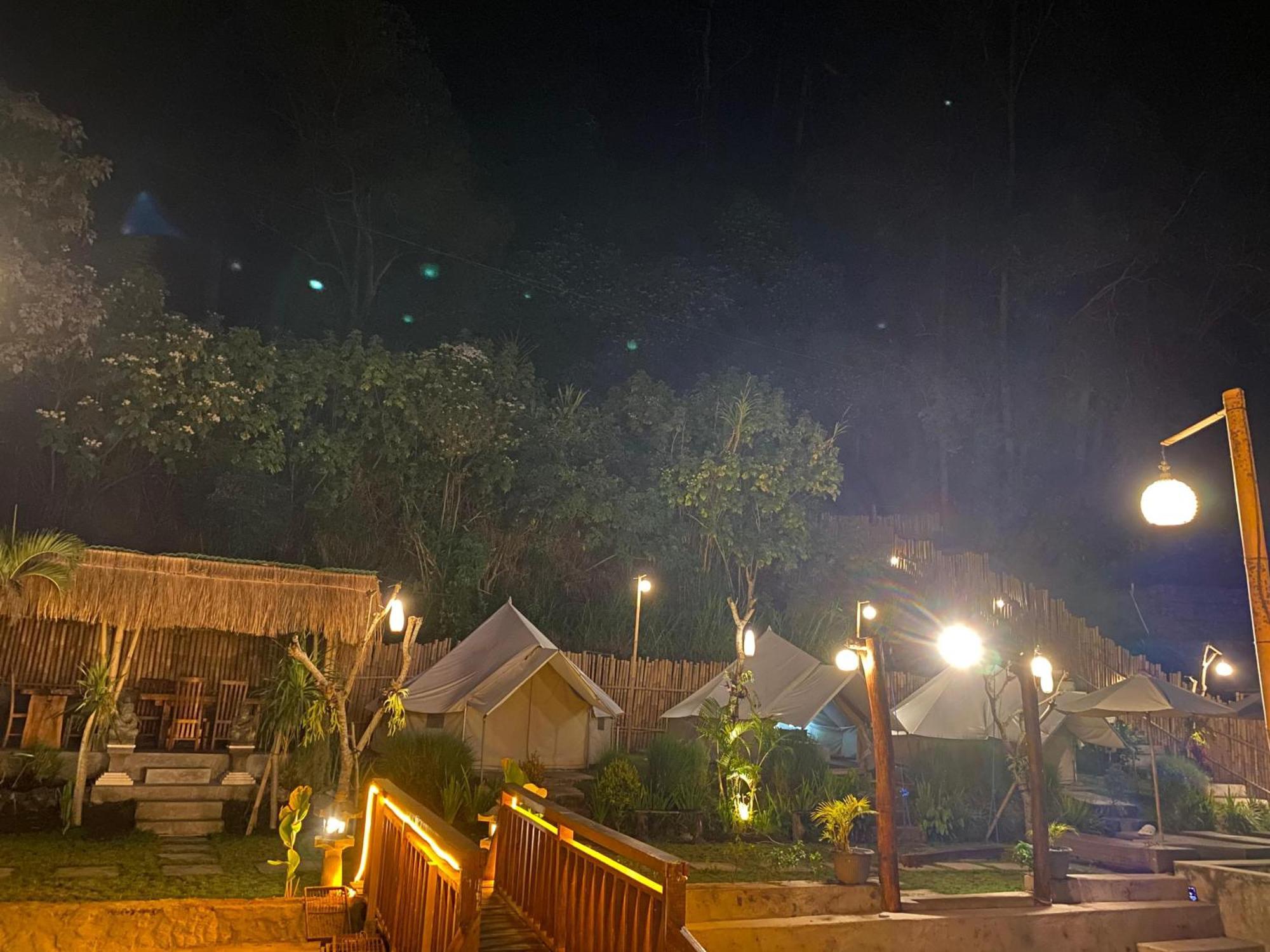 Emayan Glamping Kubupenlokan Εξωτερικό φωτογραφία